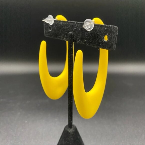 Mod Style Yellow Atomic Earrings - Picture 12 of 12